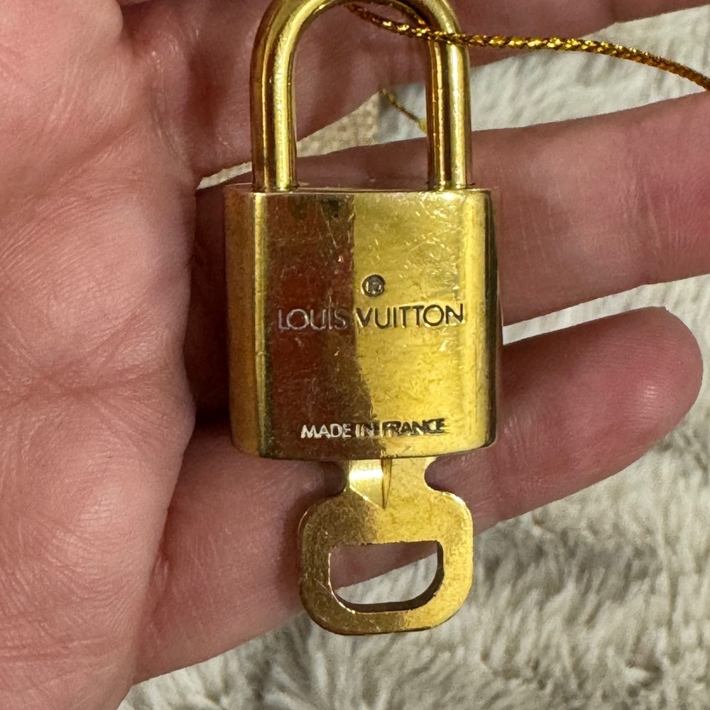 Vintage Louis Vuitton Brass Padlock & Key Necklace – No. 319 - Picture 6 of 9